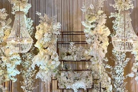 Stage Backdrop All wht Flowers