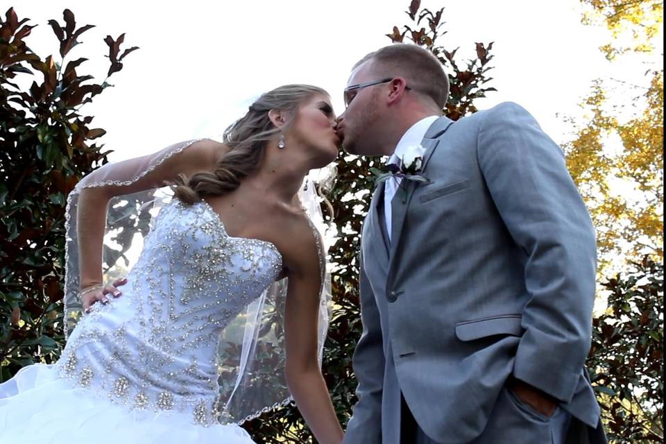 Sarah and Justin sneeking a smooch during the video shoot.