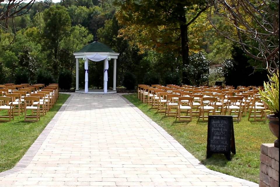 The maylon House Gazebo Garden Weding Ceremony site for Justin and Sarah's wedding.