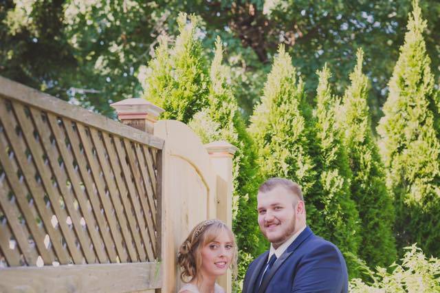 Newlyweds pose outdoors