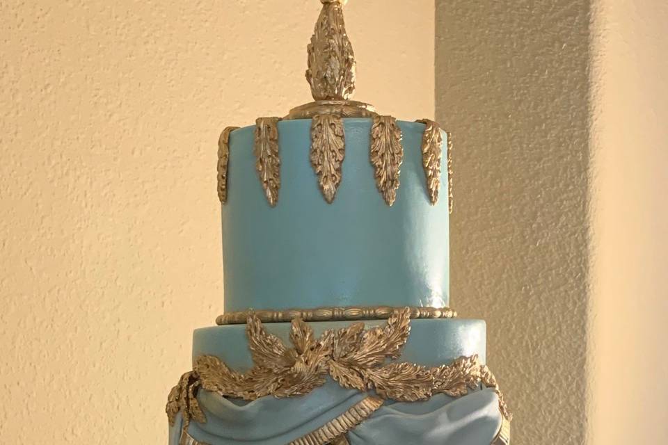 Classical stage wedding cake