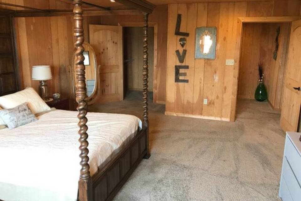 Bridal Suite - Main Bedroom