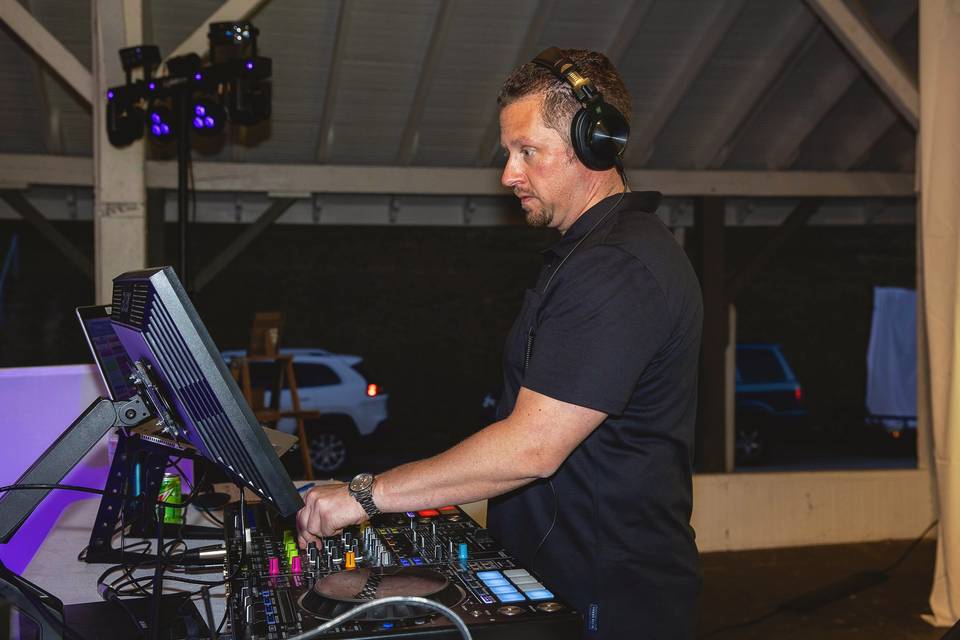 DJ Mike Maxx