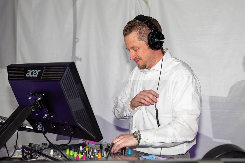 DJ Mike Maxx