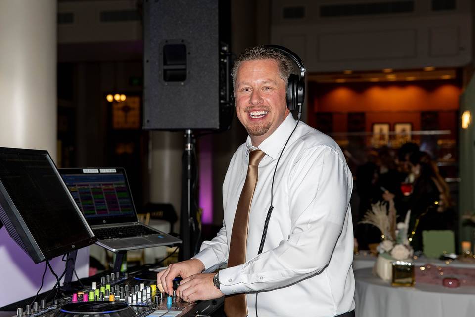 DJ Mike Maxx