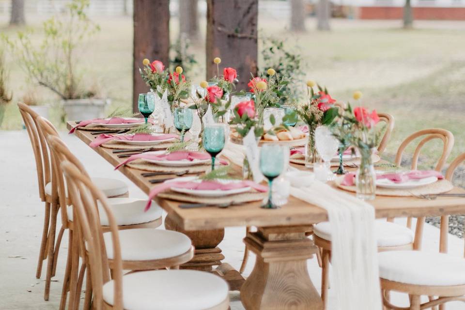 Table setting under the pavili