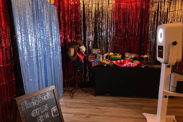 SOIRÉE SELFIE STATION