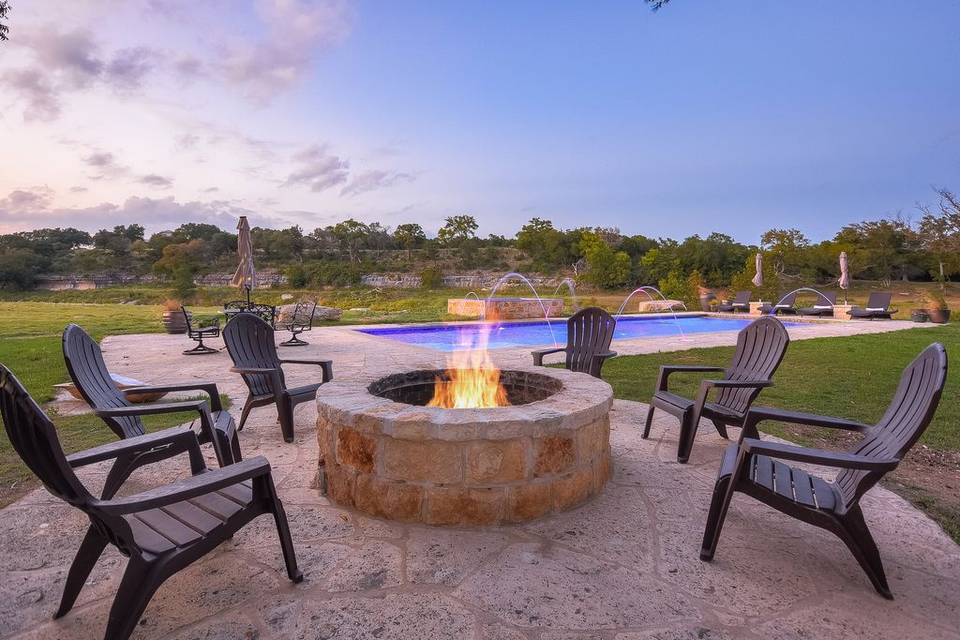 Fire pit & pool area
