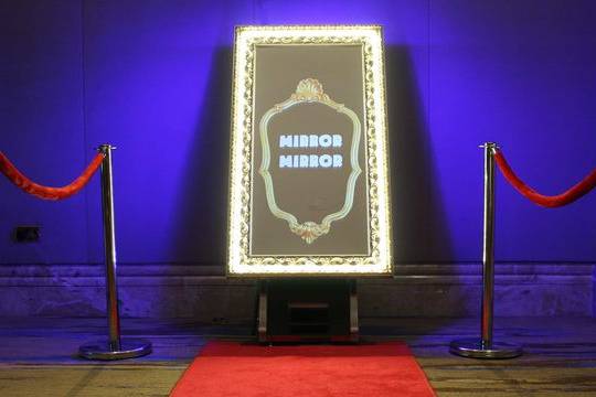 Mirror booth