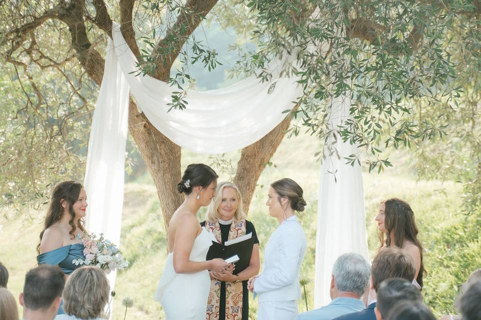 Intimate ceremony in Tuscany