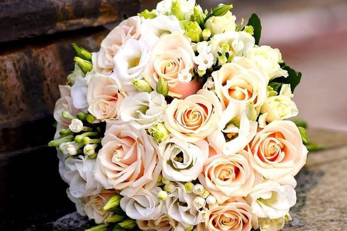 Rounded rose bouquet