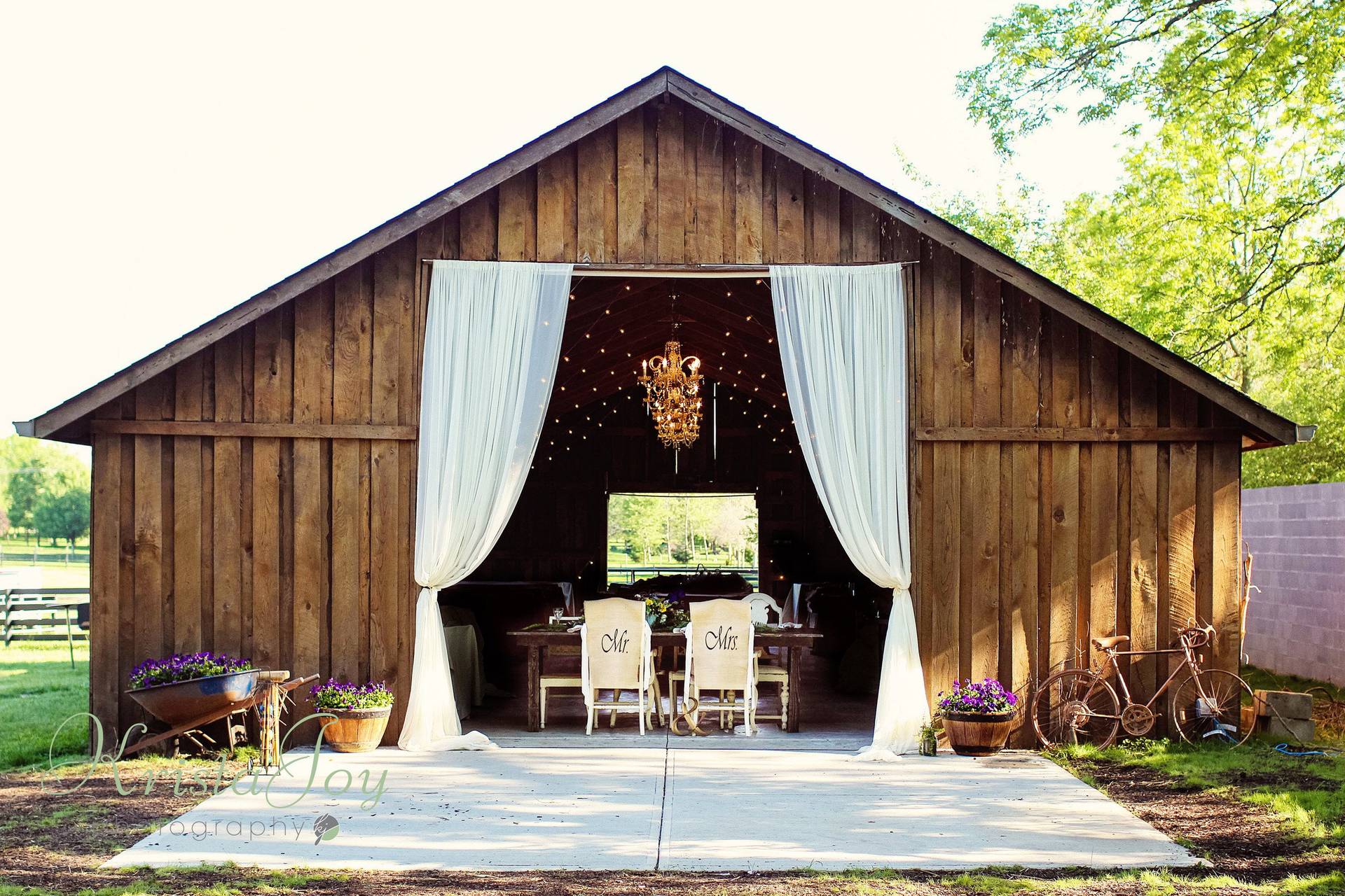 The Barn in Zionsville Barn & Farm Weddings Zionsville, IN