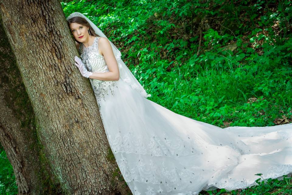 Lana Raquel Photography - Bride by the tree