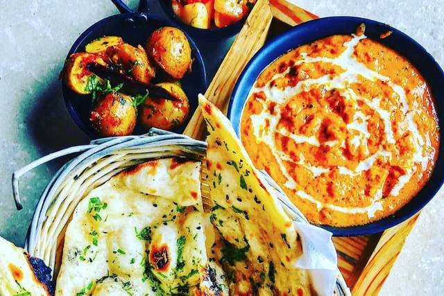 Butter chicken and naan bread