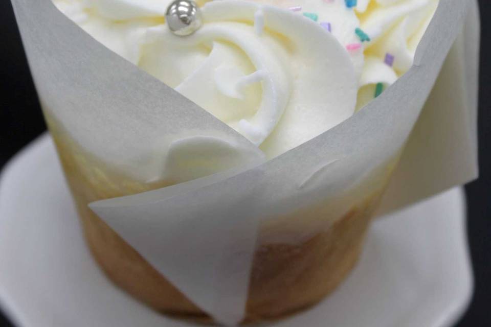 Classic wedding vanilla cupcake