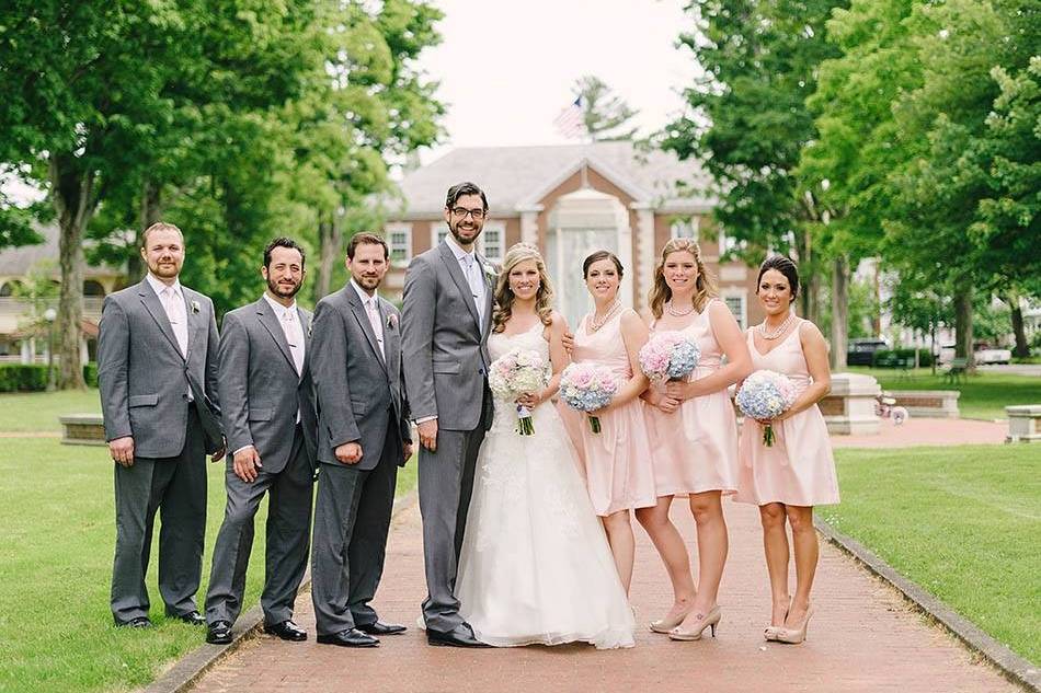 Couple with their bridesmaids and groomsmen