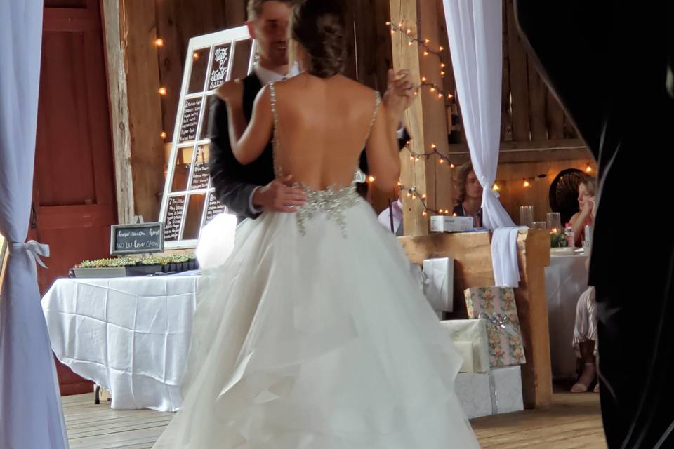 Newlyweds dance