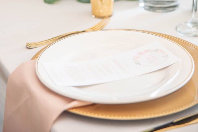 Personalized guest table setup