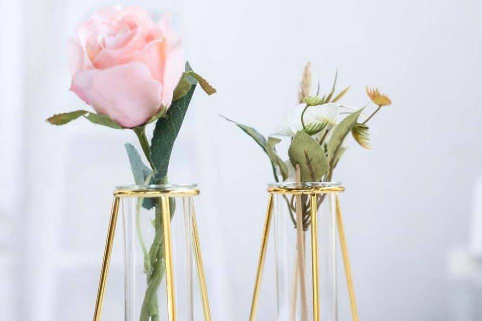 Simple floral centerpiece