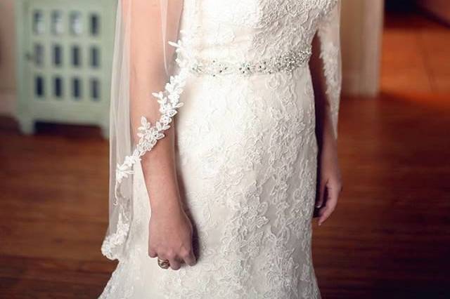 Lace wedding dress | Lauri ann photography
