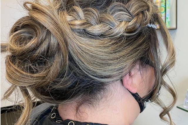 Romantic bun with briad