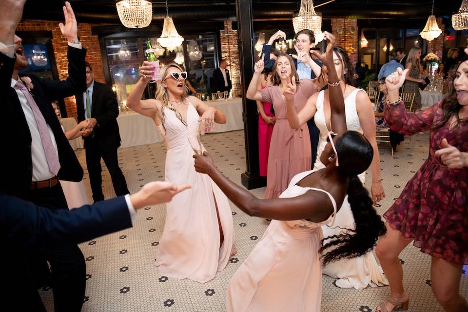 This DJ got everyone UP