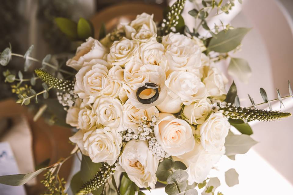 Ring details in bouquet
