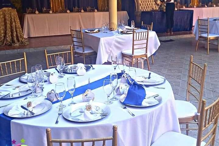 Blue & White Tablescape