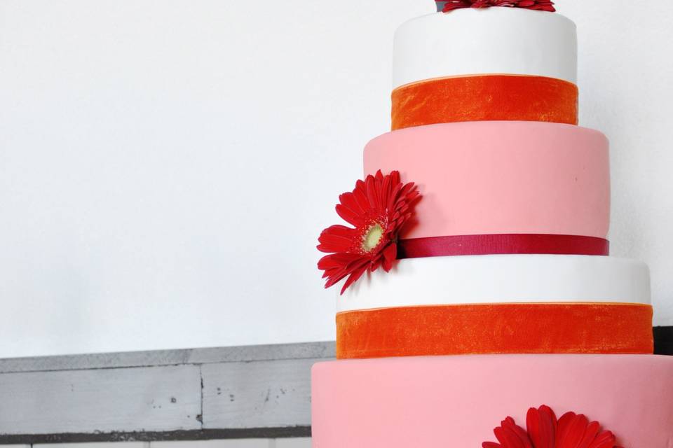 Red and Orange Wedding cake by Art Of Cooking new Wedding cake and Dessert food station collection.For more information go to :http://www.aoclasvegas.com