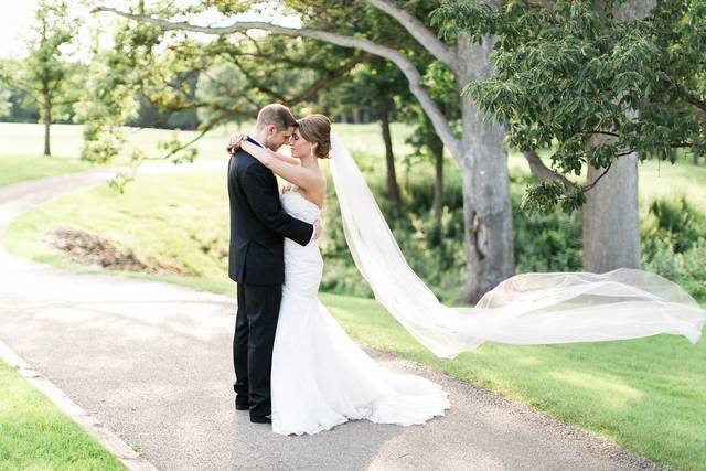 Sophistication Meets Modern Wedding at St Charles Country Club