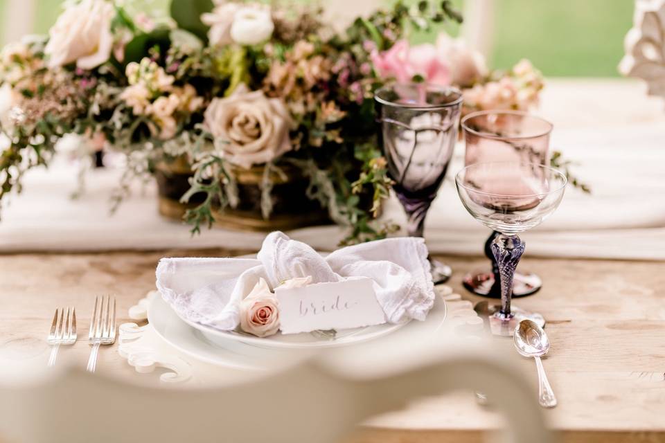 Elegant, rustic place setting