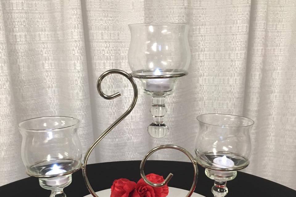Romantic Red Table. Centerpiece. Indiana Weddings. #Cincinnati Weddings.
www.theeventrentalgallery.com The Event Rental Gallery LLC
