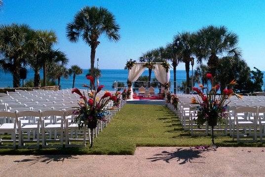 Open air wedding ceremony overlooking the stunning Gulf of Mexico.
