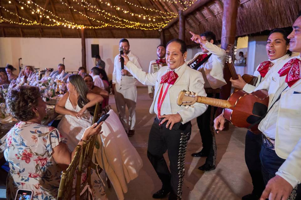 Singing with the Mariachi