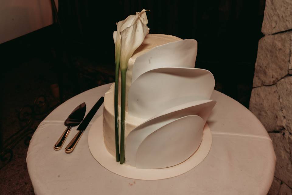 The iconic wedding cake