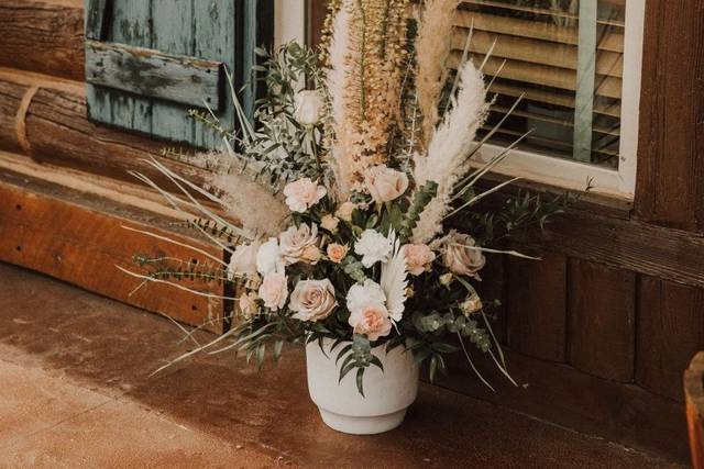 Fresh flowers and pampas grass