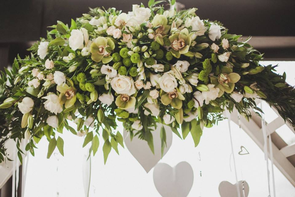 Calla lilies arch arrangement