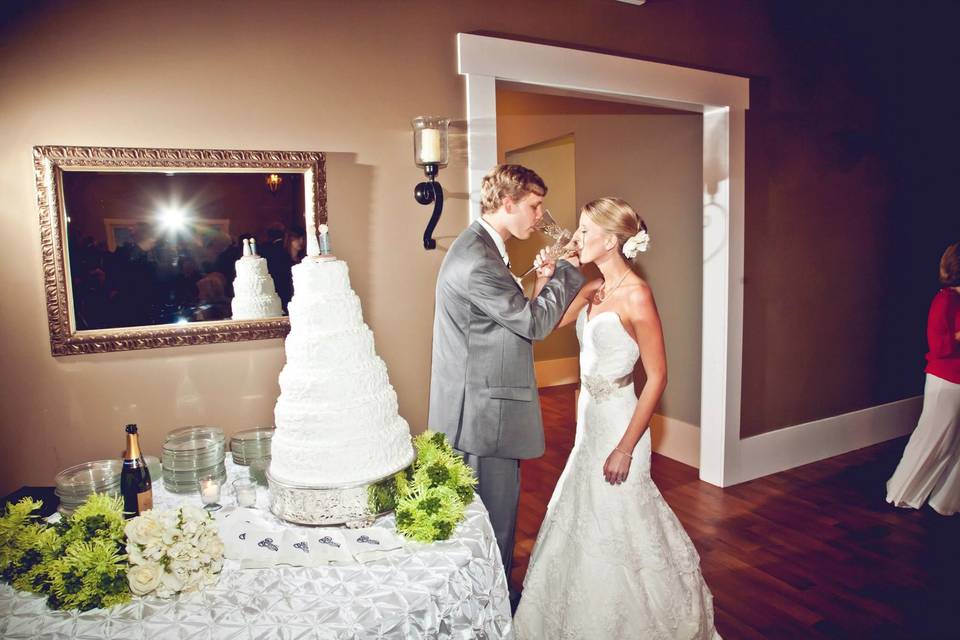 6-tier wedding cake of the newlyweds