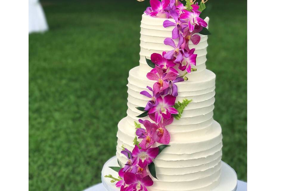 Wedding cake with floral decorations