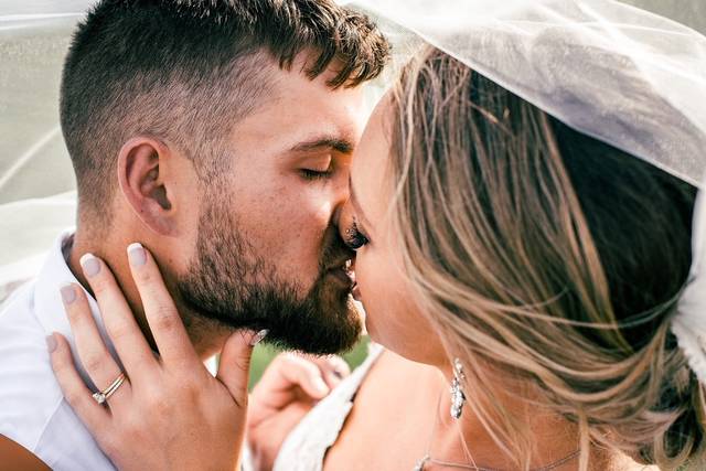 Veil Kiss