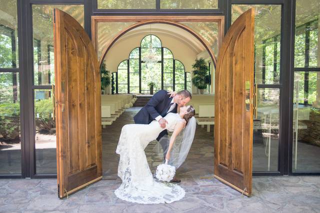 Couples Portraits at Stonegate Glass Chapel.
