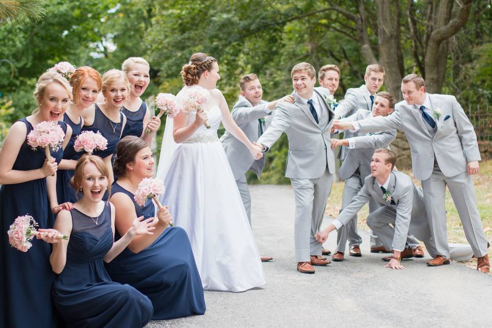 Wedding Party Portraits at Les Bourgeois Vineyards in Rocheport MO.