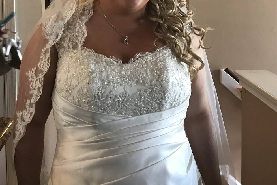 Happy bride - 💇🏼‍♀️ By Candace 💄by Abby