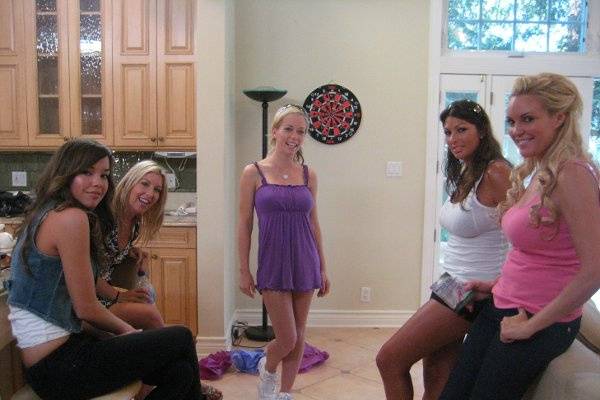 Kendra Wilkinson and her bridesmaids posing with Heels Above in the background.