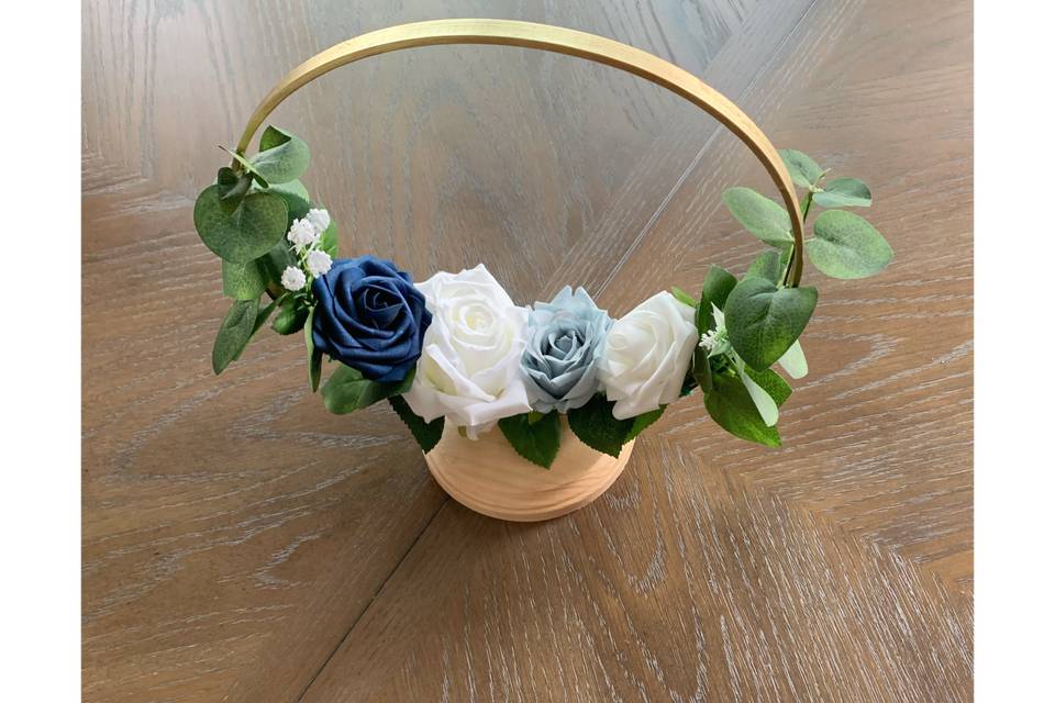 Natural round base, gold hoop