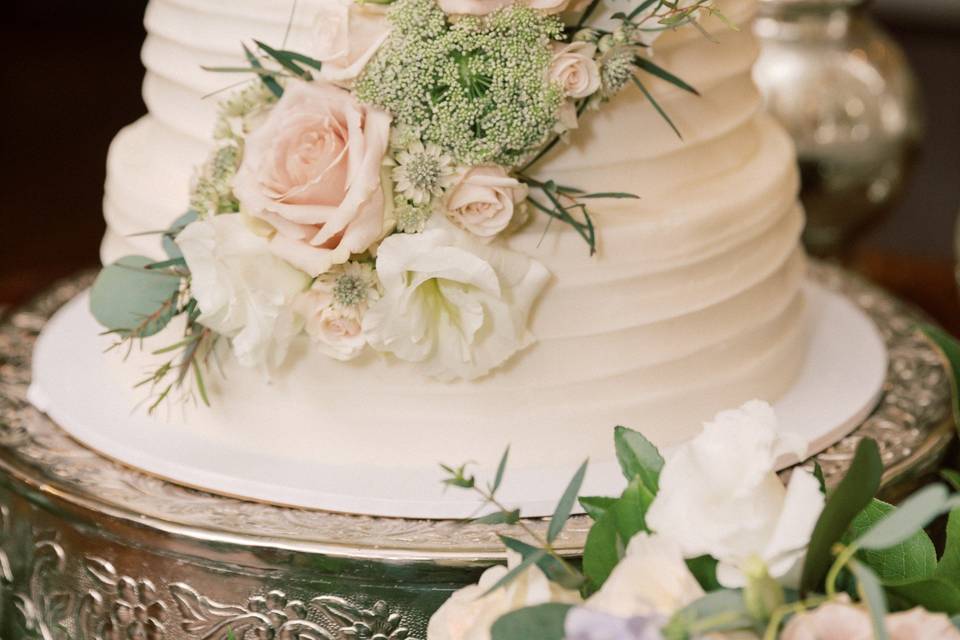 Blush cake flowers