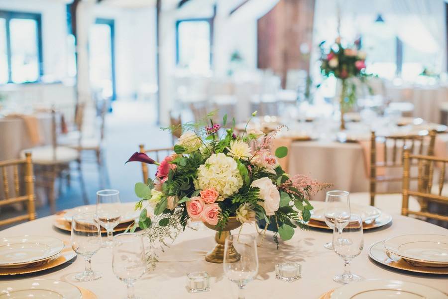 Gold urn table arrangement