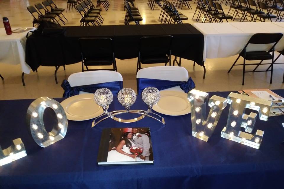 Blue and silver wedding decor