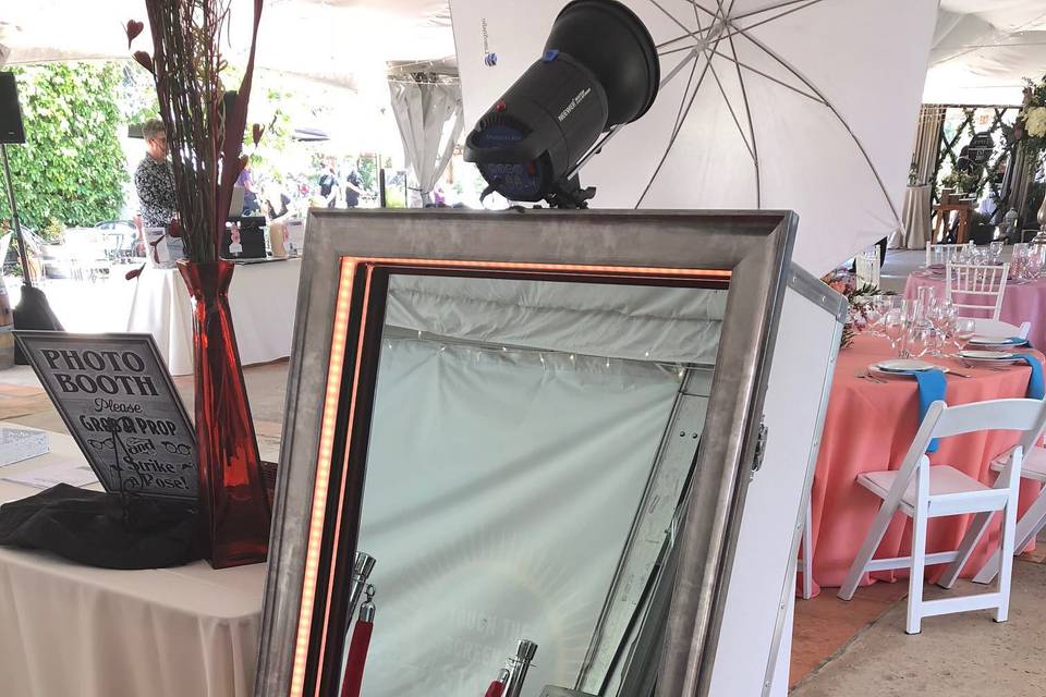 Standing Mirror Booth