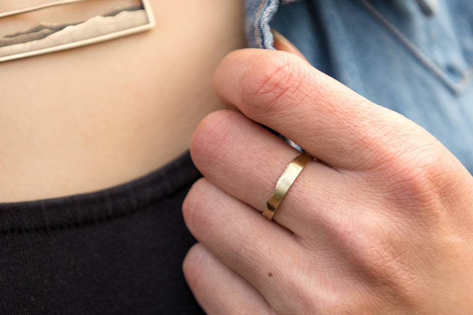 Simple mtn silhouette ring
